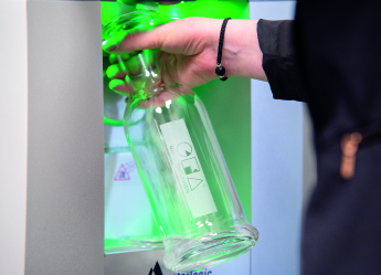 Frisches, gefiltertes Trinkwasser direkt aus dem Hahn beim Dichtungshersteller GfA